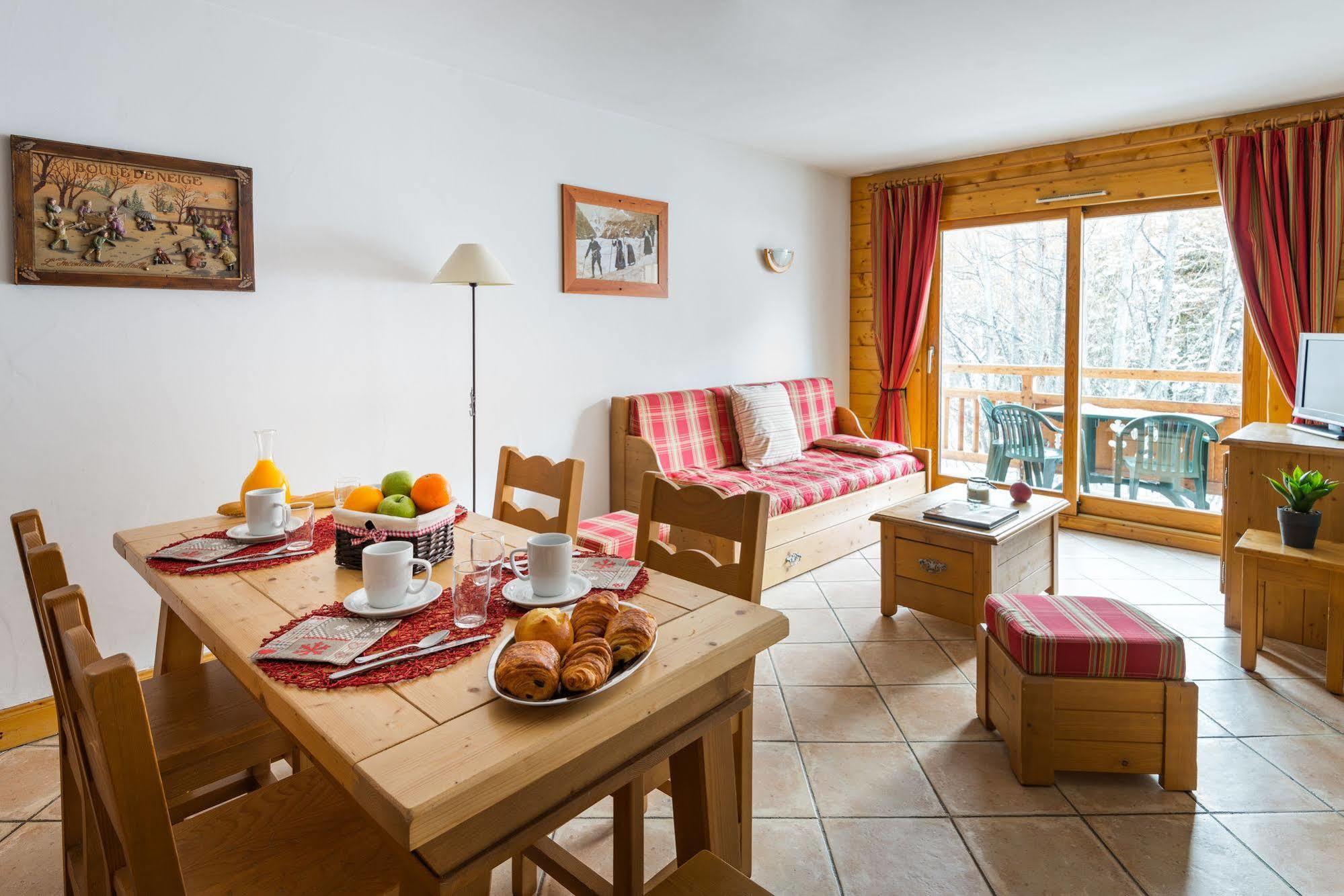 Lagrange Vacances Le Hameau Du Rocher Blanc Serre Chevalier Exterior foto