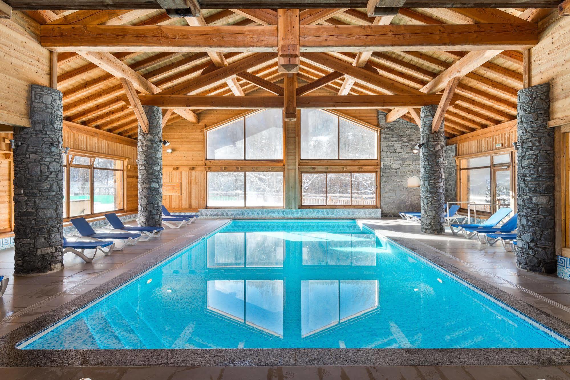 Lagrange Vacances Le Hameau Du Rocher Blanc Serre Chevalier Exterior foto